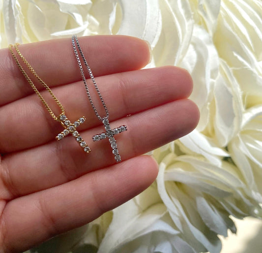 “Dainty Cross” Necklace 💧
